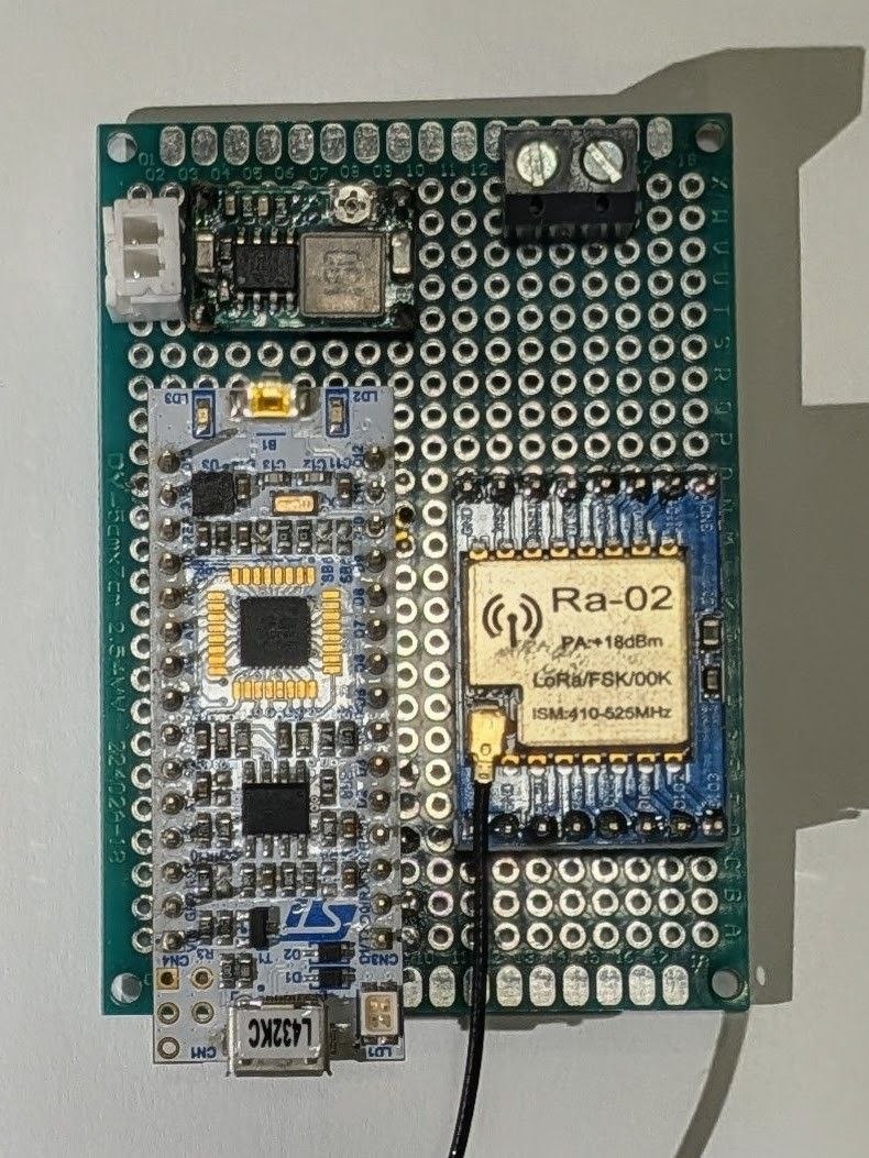 Controlador STM32L432KC com cablagem do módulo LoRa